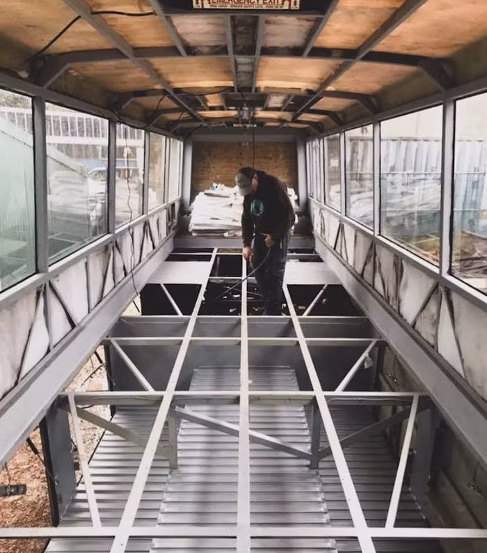 Cha me bien xe buyt thanh nha, dua con chu du khap dat nuoc-Hinh-2