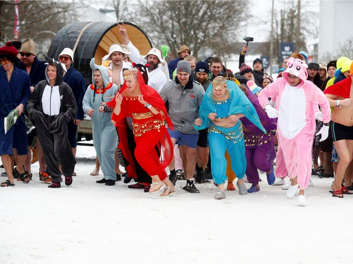 Estonia cũng là một trong những quốc gia có nguy cơ suy giảm dân số lớn trong 30 năm tới. Dân số nước này được dự báo sẽ giảm từ 1,3 triệu người vào năm 2020 xuống còn 1,2 triệu vào năm 2050. Tỷ lệ giảm là 12,7%.