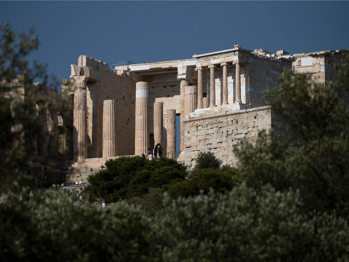 Dân số của Hy Lạp hiện là 10,4 triệu người. Tuy nhiên, đến năm 2050, dân số nước này được dự báo chỉ còn 9 triệu, giảm 13,4%.