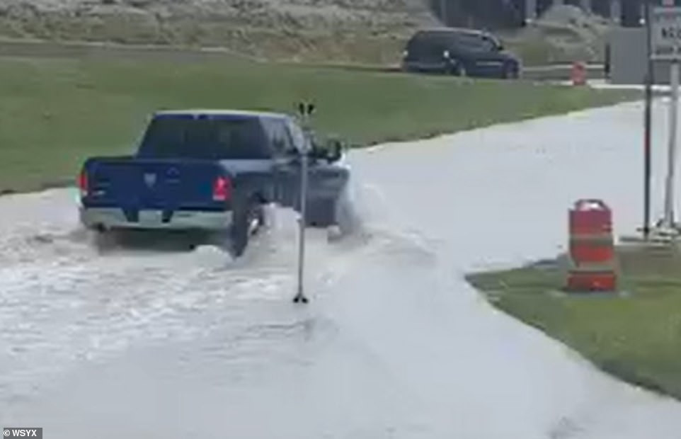 Cơn bão đổ bộ vào Texas giữa lúc địa phương này đang phải nỗ lực đối phó với dịch COVID-19 khiến hoạt động cứu hộ cứu nạn gặp nhiều khó khăn.