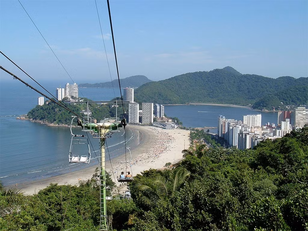 Được thành lập vào năm 1532, São Vicente, gần Sao Paulo, là thành phố lâu đời nhất ở Brazil. Đây cũng là nơi sinh của cầu thủ bóng đá Robinho. Ảnh: WV.
