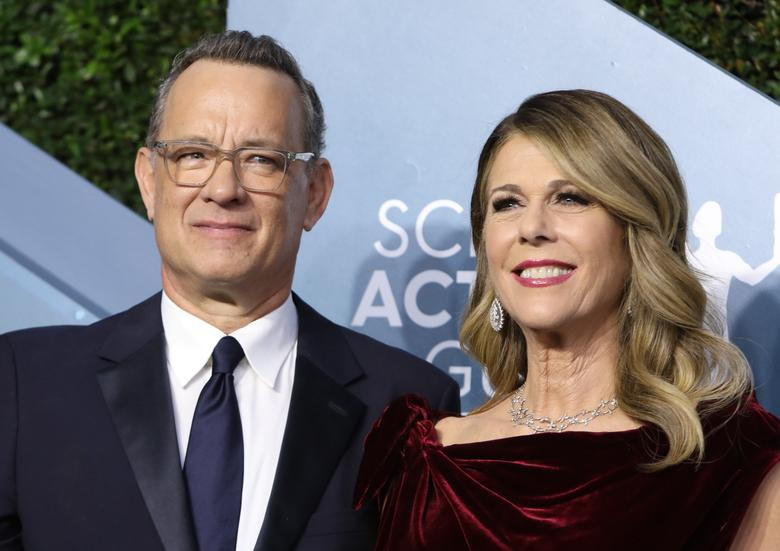 Nam diễn viên Tom Hanks và vợ, Rita Wilson, có kết quả xét nghiệm dương tính với virus SARS-CoV-2 tại Australia vào tháng 3.