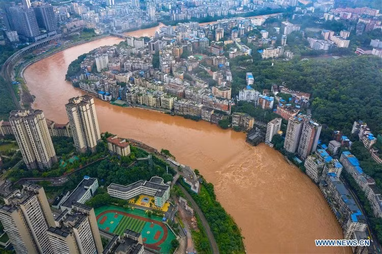 Theo Cơ quan Khí tượng Trung Quốc, dự báo mưa lớn sẽ tiếp diễn trong ít nhất 10 ngày nữa. Ảnh: THX. 