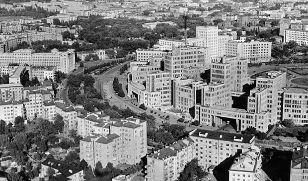 Kharkov năm 1957. Kharkov hiện giờ là thành phố lớn thứ hai của Ukraine.