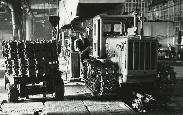 Bên trong một nhà máy ở Kharkov vào khoảng năm 1958-1959.