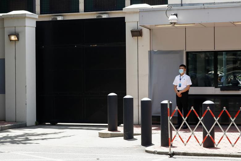 Theo Tân Hoa Xã, Bộ Ngoại giao Trung Quốc nói việc Bắc Kinh yêu cầu đóng cửa Tổng lãnh sự quán Mỹ tại Thành Đô là sự đáp trả "chính đáng và cần thiết", sau khi Washington yêu cầu đóng cửa Tổng lãnh sự quán Trung Quốc tại Houston. Ảnh: Reuters. 