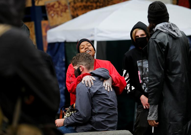 Mục tiêu chính của khu vực này là xây dựng cộng đồng tự quản không cảnh sát. Thay vào đó, các tình nguyện viên đã bắt đầu tổ chức lực lượng an ninh riêng.