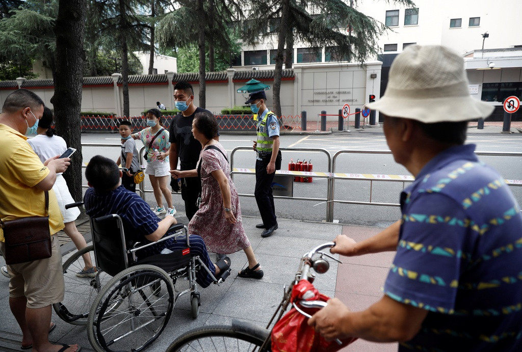 Một số người dân trong khu vực lo ngại căng thẳng có thể leo thang trong thời gian tới. "Tôi lo sợ người dân phải sơ tán hay có xung đột nhưng tôi cũng hy vọng mọi chuyện sẽ không đi xa đến như vậy".