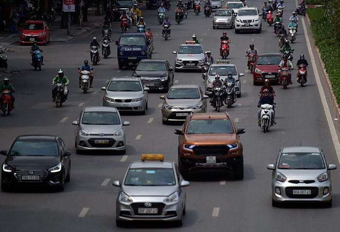 Một trong những nội dung quy định mới của Thông tư lần này là việc cấp, đổi biển số từ màu trắng sang màu vàng cho loại hình xe kinh doanh vận tải.Ảnh: QĐND.