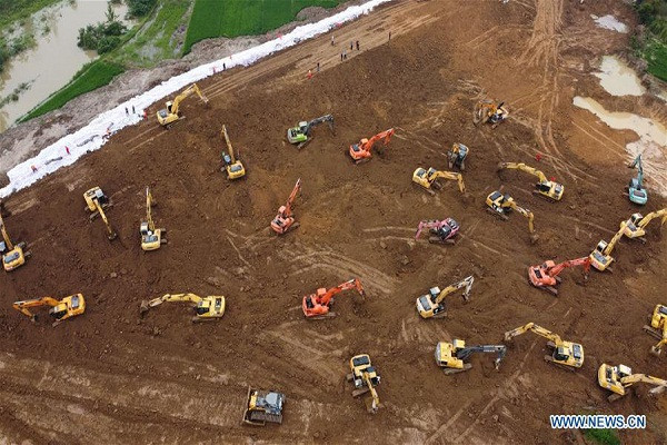 Sự cố xảy ra vào sáng 26/7 tại hồ Đới Gia nằm trong khu chứa lũ hồ Khương Đường thuộc huyện Dĩnh Thượng, tỉnh An Huy, Trung Quốc. Ảnh: Tân Hoa Xã.