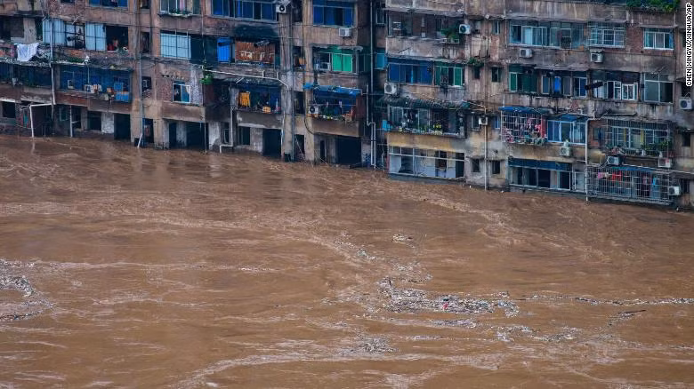Trung Quoc “cang minh” vua chong dich COVID-19 vua chong lu-Hinh-2