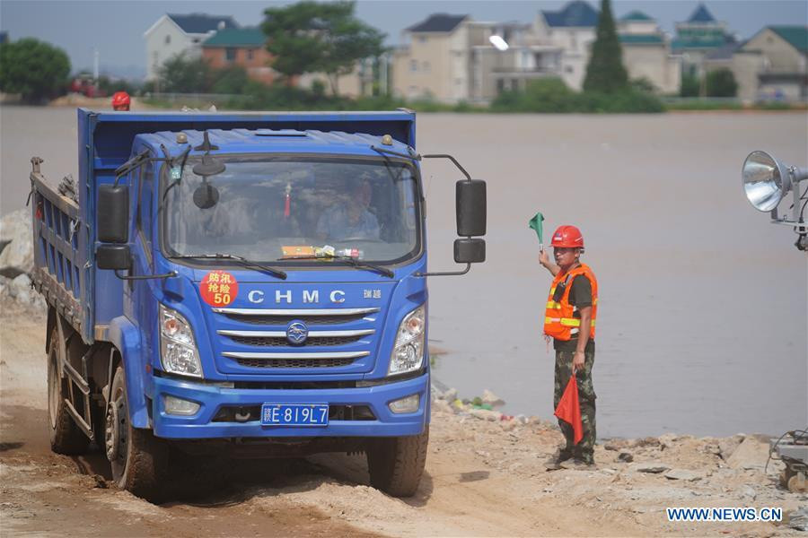 Mưa liên tục đã làm mực nước trên khắp tỉnh lên cao, đến nay 34 trạm thủy văn của tỉnh có mực nước cao hơn mức cảnh báo.