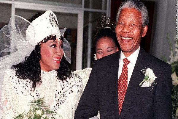 Tổng thống Nam Phi Cyril Ramaphosa hôm 13/7 thông báo, bà Zindzi Mandela (trái), con gái của cố Tổng thống Nam Phi Nelson Mandela (phải) và bà Winnie Madikizela-Mandela, đã qua đời ở tuổi 59. Ảnh: CNN. 