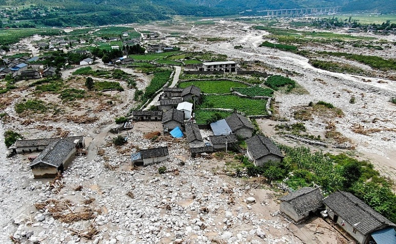 Thiệt hại kinh tế trực tiếp do mưa lũ gây ra cho Trung Quốc đến nay ước tính là hơn 41,6 tỉ nhân dân tệ (tương đương 5,91 tỉ USD). Ảnh: People's Daily.