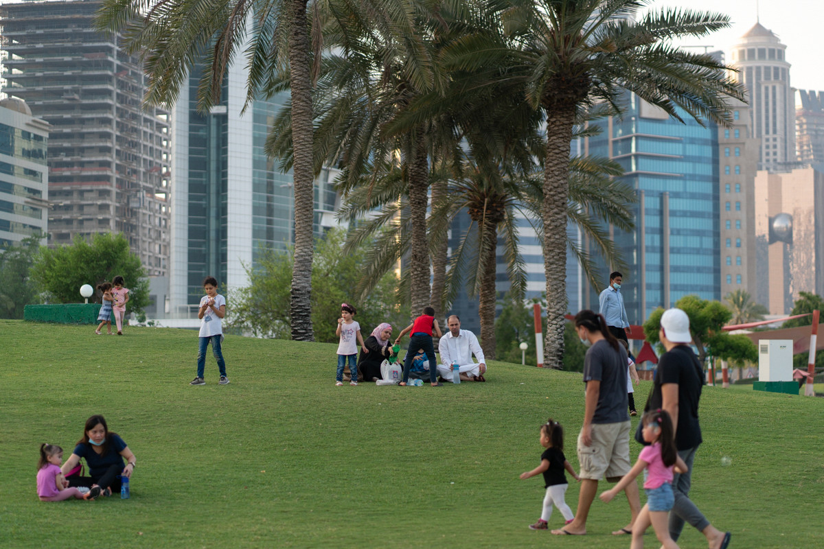 Theo Al Jazeera, Qatar đang nới lỏng các biện pháp hạn chế khi tình hình dịch bệnh COVID-19 ở nước này có dấu hiệu "hạ nhiệt", cho phép tái mở cửa một phần các nhà hàng, nhà thờ, bãi biển và công viên. (Nguồn ảnh: Al Jazeera)