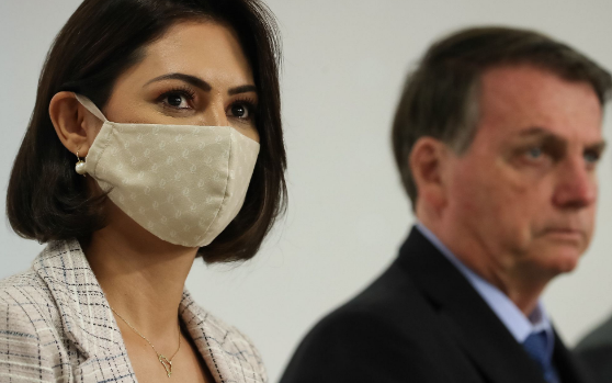 Được biết, bà Michelle Bolsonaro dương tính với virus SARS-Cov-2 chỉ vài ngày sau khi chồng bà tuyên bố ông đã khỏi COVID-19 hôm 25/7. Ảnh: MP.
