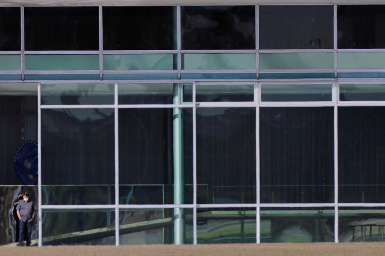 Trước đó, ngày 7/7, Tổng thống Brazil Jair Bolsonaro xác nhận ông có kết quả xét nghiệm dương tính với COVID-19.