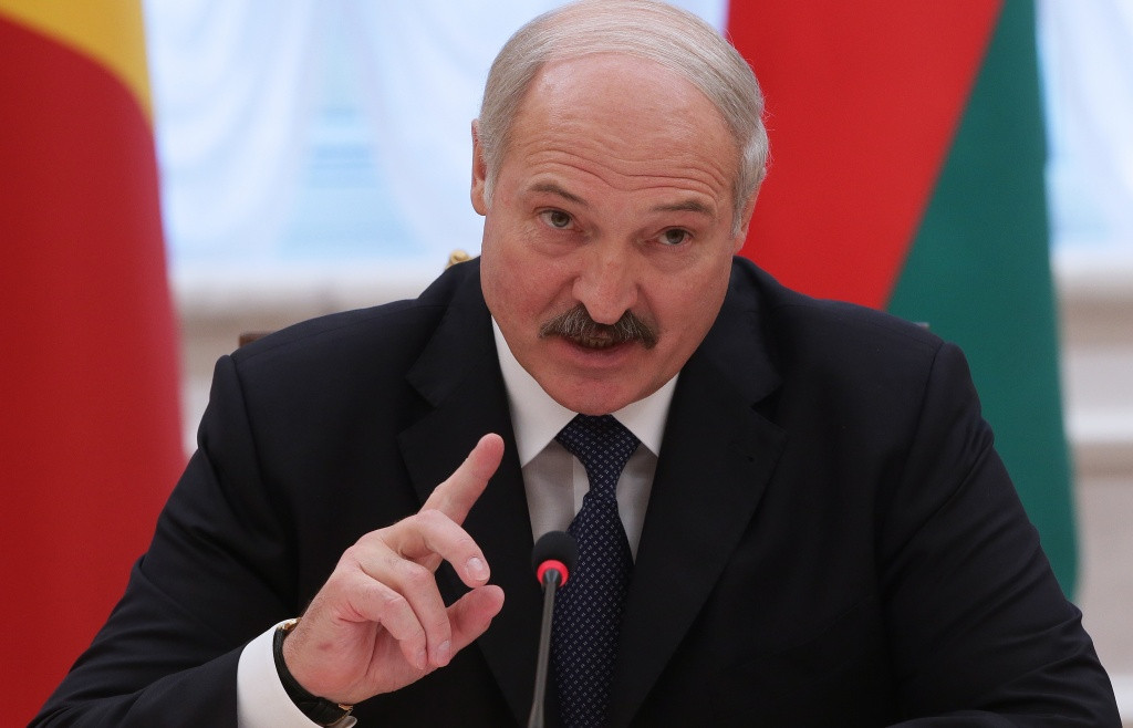 Tổng thống Belarus Lukashenko sinh ngày 30/8/1954 tại Kopys, Vitebsk Oblast, Belarus. Ông tốt nghiệp Học viện Sư phạm Mogilev năm 1975 và Học viện Nông nghiệp Belarus ở Horki vào năm 1985.