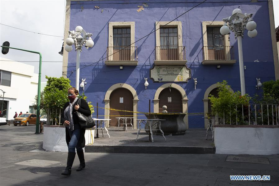 Đường phố vắng vẻ ở Cuernavaca, Mexico, hôm 8/6.