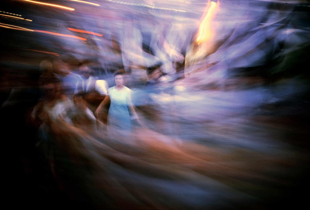 Thậm chí tai nạn đã xảy ra. Khi tàu đến Elizabeth, New Jersey, một đoàn tàu đi song song đã đâm chết 2 người do họ không thể rời khỏi đường ray kịp lúc, dù lái tàu đã giảm tốc độ xuống gần một nửa so với bình thường.