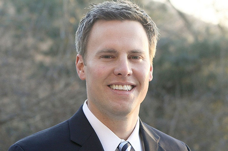 "Tôi vui mừng thông báo rằng Bill Stepien đã được đề bạt làm Giám đốc Chiến dịch của Trump. Brad Parscale, người đã sát cánh với tôi trong một thời gian rất dài, vẫn giữ vai trò là cố vấn cao cấp cho chiến dịch. Cả hai đều đã góp phần to lớn vào chiến thắng lịch sử năm 2016 của chúng tôi và tôi mong muốn có một chiến thắng thứ hai vang dội, và quan trọng là cùng nhau", Tổng thống Trump cho biết. Ảnh: Inquirer.