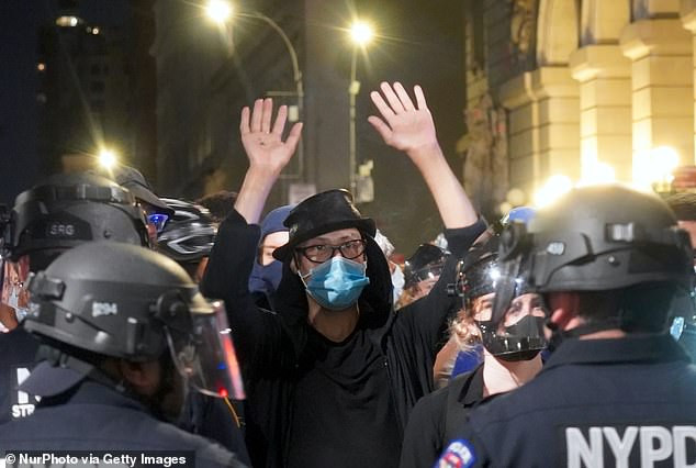 Số nạn nhân vụ xả súng tăng 51%, lên 616 người trong năm nay. Chỉ tính riêng trong tháng 6/2020, New York ghi nhận 250 vụ xả súng, so với con số 97 vào tháng 6/2019. Ảnh: Getty.