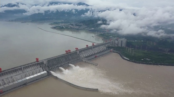 Theo Wikipedia, hồ chứa nước của đập bắt đầu có nước vào ngày 1/6/2003. Thân đập được hoàn thành năm 2006. Dự án đập Tam Hiệp gần như hoàn tất và vận hành đầy đủ các chức năng vào ngày 4/7/2012. Ảnh: CGTN. 