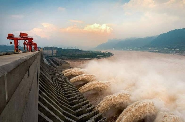 Đơn vị này cũng khẳng định, trong đợt lũ lụt năm nay, hồ chứa đập Tam Hiệp đã thực hiện các chức năng chặn nước lũ và giảm đỉnh lũ. Tính đến ngày 17/7, đập Tam Hiệp đã ngăn được 6,6 tỉ mét khối nước. Ảnh: CD. 