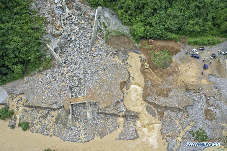 Tại cuộc họp ngày 30/6, ông Vương Chương Lập, Phó Vụ trưởng Vụ phòng chống thiên tai hạn hán của Bộ Thủy lợi Trung Quốc, cho biết khoảng thời gian tháng 7 và tháng 8 sẽ là giai đoạn quan trọng trong công tác phòng chống lũ lụt ở Trung Quốc khi lũ lụt xuất hiện thường xuyên và liên tục. Ảnh: News.cn.