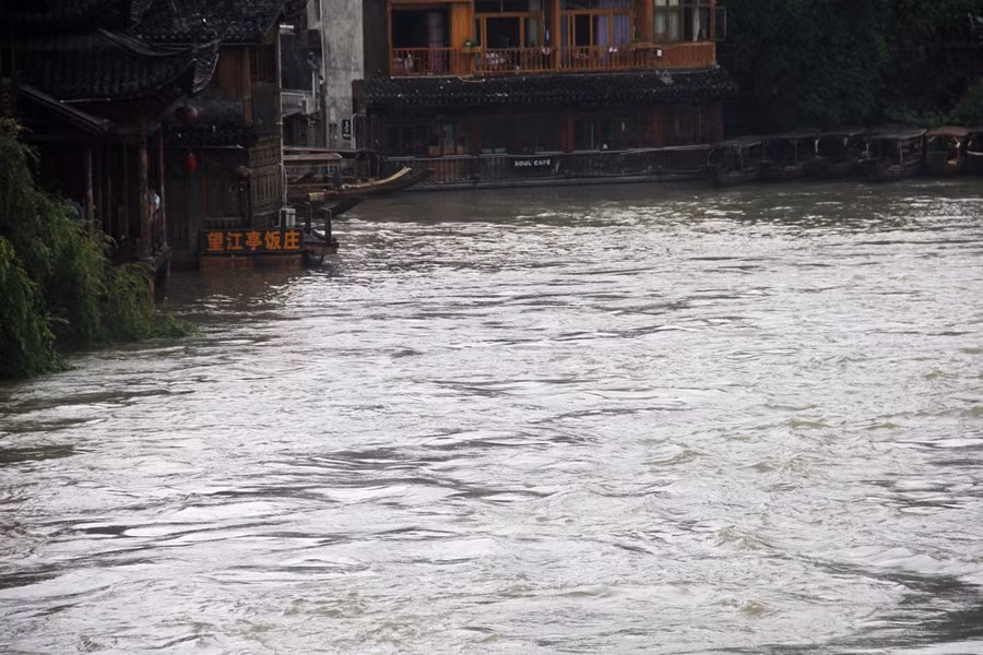 Theo Cơ quan Khí tượng Trung Quốc, mưa sẽ tiếp diễn cho đến ngày 2/7, trong đó các khu vực ở trung tâm và phía bắc tỉnh Hồ Nam sẽ có mưa vừa đến mưa lớn.