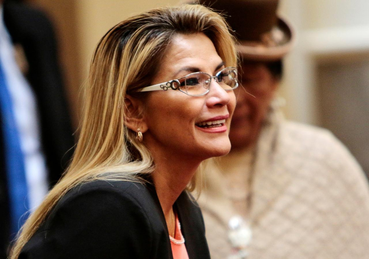 Nữ Tổng thống Jeanine Anez sinh ngày 13/8/1967 tại Amazonian, San Joaquin, Bolivia. Bà là con út trong gia đình có 7 anh chị em. Cha mẹ bà đều là giáo viên. Ảnh: Reuters.
