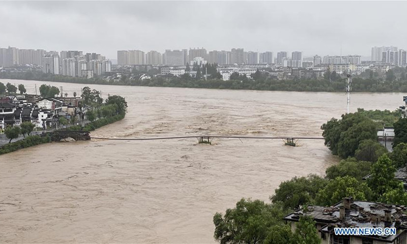 Cầu Trấn Hải được xây dựng vào năm 1536, dưới triều đại nhà Minh. Cây cầu này còn được biết với tên gọi "cầu Lão Đại", nằm ở khu vực giao nhau của 3 con sông là Tân An, Suất Thủy và Hoành Giang. Ảnh: News.cn.