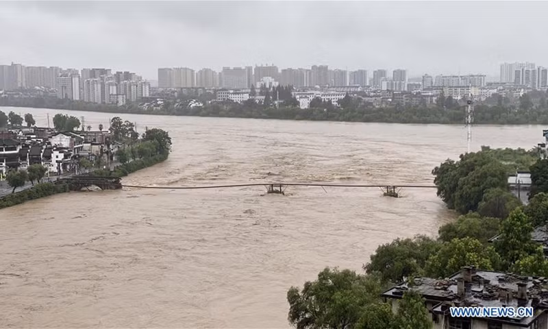 Cầu Trấn Hải được xây dựng vào năm 1536, dưới triều đại nhà Minh. Cây cầu này còn được biết với tên gọi "cầu Lão Đại", nằm ở khu vực giao nhau của 3 con sông là Tân An, Suất Thủy và Hoành Giang. Ảnh: News.cn.