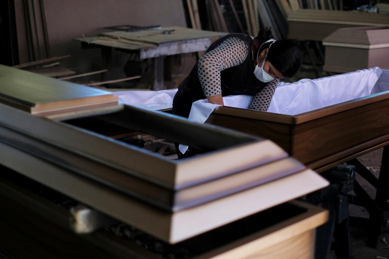 Trước đó, El Salvador, một trong những quốc gia nguy hiểm nhất thế giới, đã áp dụng nhiều biện pháp mạnh để ngăn chặn đại dịch COVID-19.