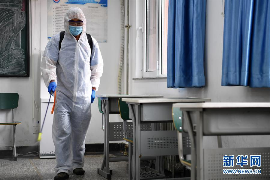 Riêng tại Bắc Kinh, kỳ thi năm nay có hơn 49.000 thí sinh tham gia. Đây là sự kiện tập trung đông người quy mô lớn nhất từng diễn ra tại thủ đô của Trung Quốc kể từ khi phát hiện ca nhiễm đầu tiên vào ngày 11/6, trong đợt tái bùng phát từ ổ dịch chợ đầu mối Tân Phát Địa. Ảnh: Tân Hoa xã.