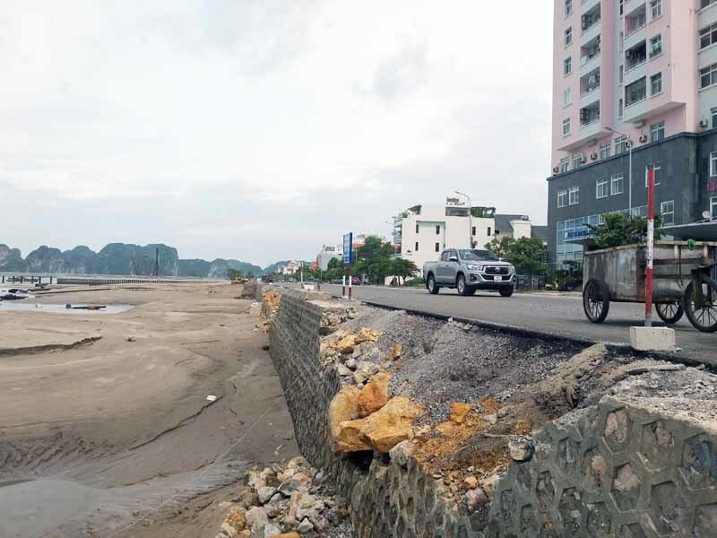 Oto lao xuong bien, 4 nguoi chet: Don vi thi cong “phot lo” chi dao ATGT-Hinh-4