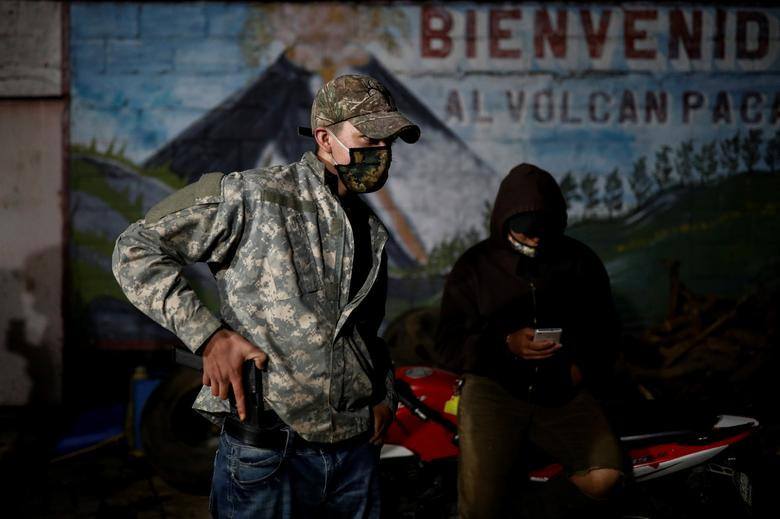 Nhằm ngăn chặn sự lây lan của dịch, từ tháng 3/2020, Guatemala áp dụng hàng loạt biện pháp mạnh, bao gồm ban hành lệnh giới nghiêm trong những giờ nhất định trong ngày, đóng cửa biên giới với người nước ngoài, cấm tập trung đông người và tạm dừng hoạt động các phương tiện vận chuyển hành khách công cộng....