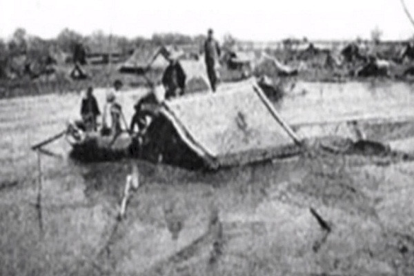 Thiệt hại kinh tế trực tiếp trong thảm họa này ước tính là khoảng 10 tỉ Nhân dân tệ. Mời độc giả xem thêm video: Trung Quốc trước nguy cơ từ đập Tam Hiệp (Nguồn video: VTC Now)