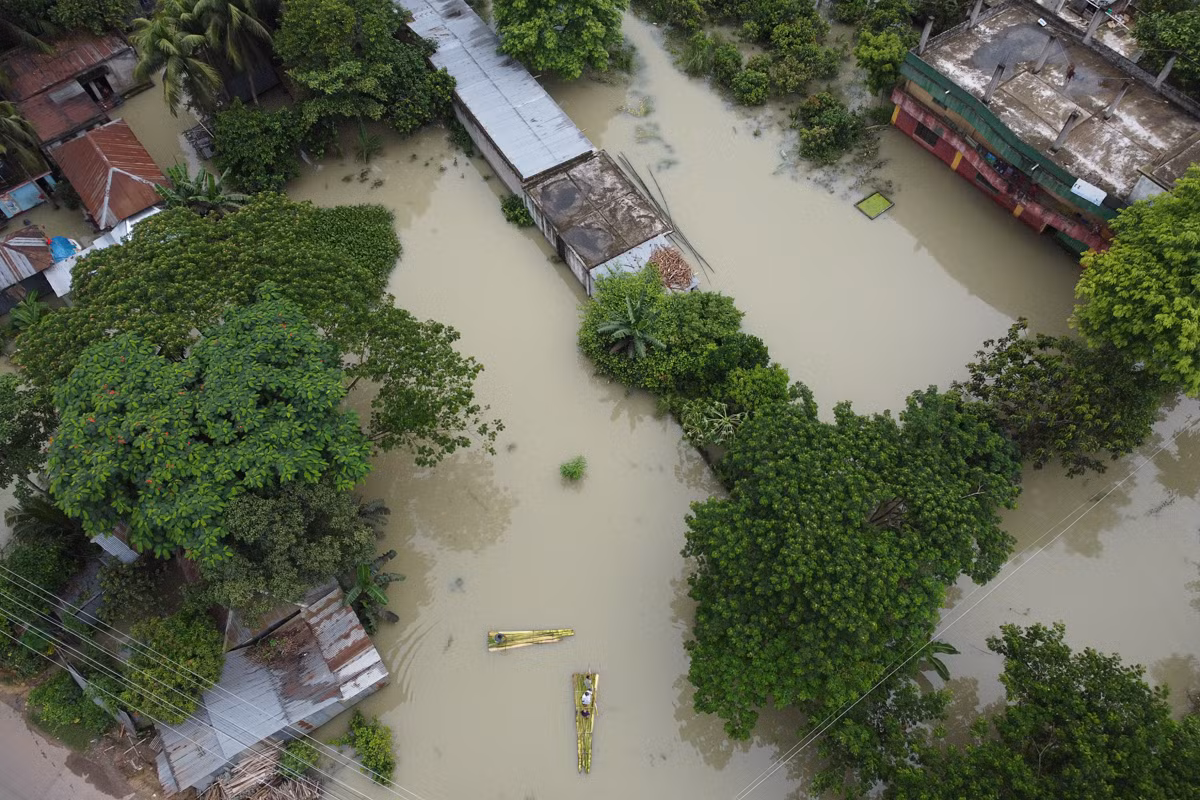 Theo Al Jazeera, khu vực Nam Á hứng chịu những trận mưa lớn kéo dài nhiều tuần qua, gây lũ lụt và sạt lở đất. Được biết, mưa lũ ở Nam Á đến nay đã khiến hơn 250 người thiệt mạng. (Nguồn ảnh: Al Jazeera) 