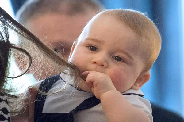 Loat khoanh khac “dan da” dang yeu cua nhung dua tre Hoang gia Anh-Hinh-3