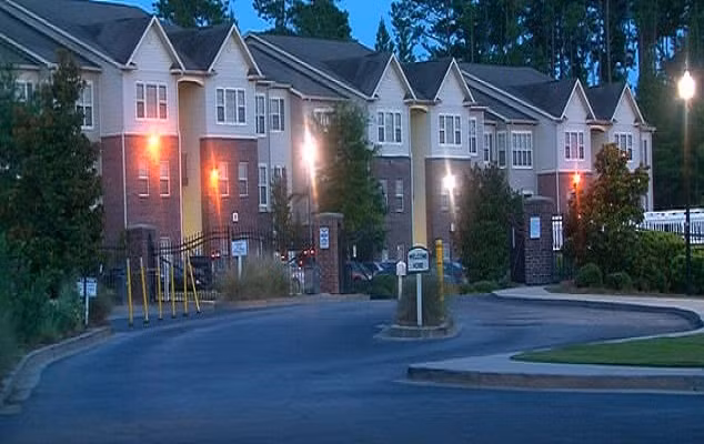 Bi kich be trai 3 tuoi tu ban vao dau tu vong