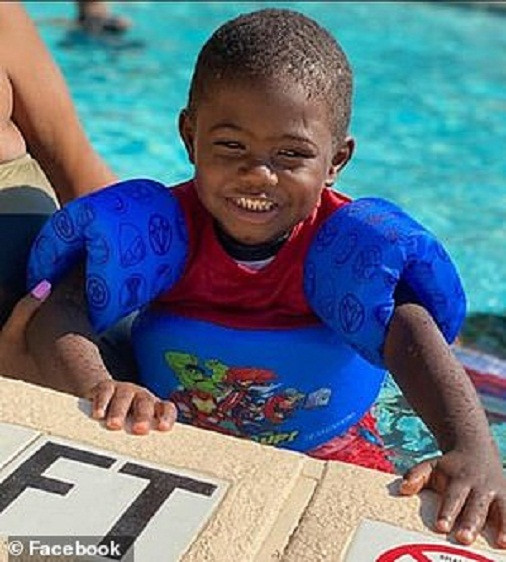 Bi kich be trai 3 tuoi tu ban vao dau tu vong-Hinh-3