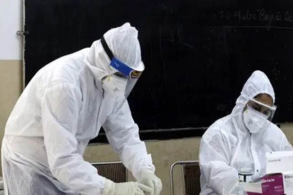 COVID-19: Chu re tu vong sau dam cuoi, lay virus cho hon 100 nguoi