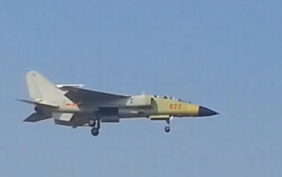 Đáng lưu ý, theo một số chuyên gia, JH-7B có khả năng triển khai được tên lửa hành trính chống hạm tốc độ siêu thanh YJ-12 có tầm phóng đến 400km. Mới đây, máy bay ném bom H-6M của Hải quân Trung Quốc đã bắn thử YJ-12 trên Biển Đông.