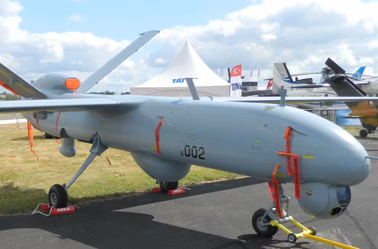 Ngoài các vũ khí bộ binh và lục quân, các sản phẩm về hàng không vũ trụ Thổ Nhĩ Kỳ cũng phát triển, TAI Anka là một ví dụ. Đây là UAV trinh sát chiến thuật hạng trung với thời hoạt động dài, lên đến 24 tiếng. Anka được trang bị hệ thống quang điện tử với camera quan sát ban ngày, hệ thống trinh sát hồng ngoại phía trước, radar khẩu độ tổng hợp và hệ thống dẫn đường GPS/INS.
