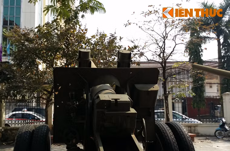 Cụ thể, ML-20 được trang bị các loại đạn gồm: đạn nổ - nổ mảnh OF-540; đạn lựu pháo nổ - nổ mảnh OF-530; đạn xuyên giáp – vạch sáng BR-540; đạn khoang bê tông của lựu pháo G-530. Trong đó, đạn OF-540 đạt tầm bắn xa nhất, lên tới 17,2km – cũng là tầm bắn lớn nhất của ML-20 152,4mm.