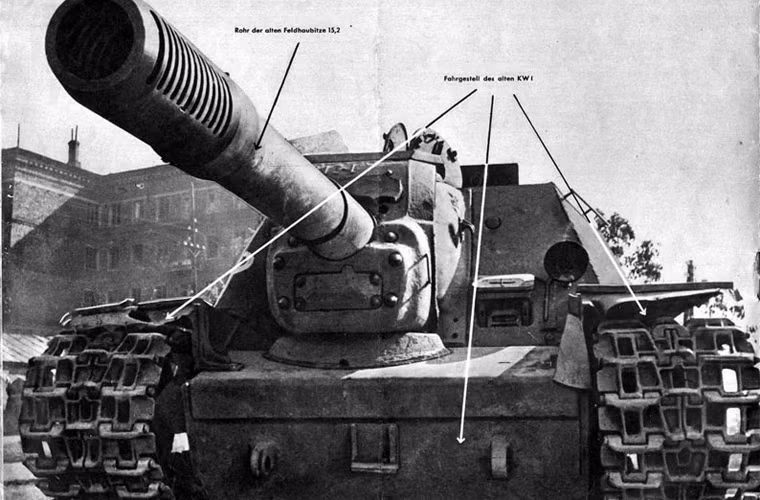 Mặc dù khẩu pháo 152mm trên pháo chống tăng SU-152 không trang bị đạn xuyên giáp, nhưng sức nổ đạn HE cũng đủ sức tạo sức công phá khủng khiếp, có thể thổi bay cả tháp pháo xe tăng hạng nặng Tiger ở bất kỳ tầm bắn nào. Ngay cả với pháo chống tăng hạng nặng Elefant - phương tiện vũ khí diệt tăng nguy hiểm nhất Đức thời bấy giờ cũng không là đối thủ.