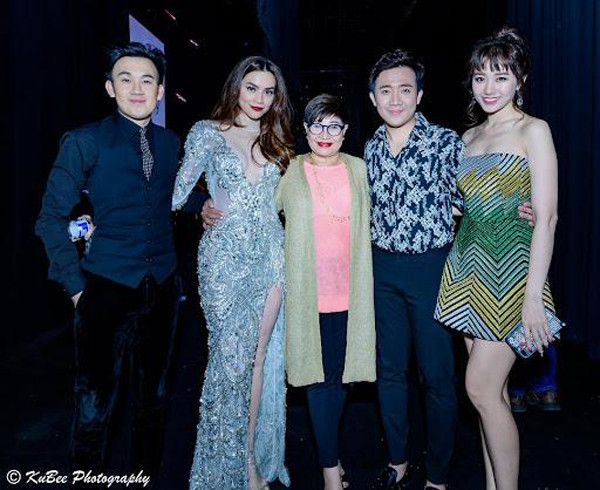 Thông thường rất hiếm vụ ly hôn giải quyết hoàn tất chỉ trong 1 phiên tòa và nếu người hôn phối kia xin ly hôn tại tiểu bang khác sẽ gây ra nhiều tốn kém di hành cho người còn lại vì phải tới tiểu bang xét xử để hầu tòa nếu không muốn bị xử khiếm diện. Ðồng thời, mọi yêu cầu sửa đổi bản án lệnh ly dị (kể cả thỏa thuận dàn xếp phân chia tài sản cũng như thỏa thuận về con cái và chu cấp) cũng phải nộp đơn tại tiểu bang mình trú quán. (Liên Phạm có quan hệ thân thiết với nhiều nghệ sĩ)