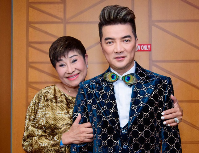 Trên thực tế, thủ tục ly hôn ở Mỹ là một trong những thủ tục khá phức tạp, sẽ rất khó khăn và mất rất nhiều thời gian khi người dân không hiểu rõ về nó và không có sự trợ giúp của luật sư. Nhiều cặp vợ chồng không có con hay không có tài sản lớn và hội đủ một vài điều kiện do tiểu bang quy định có thể xin ly hôn theo một thủ tục ít phức tạp có tên là "ly dị đơn giản". Thủ tục "ly dị đơn giản" là một phương pháp giải quyết hôn nhân theo luật pháp của Mỹ, rất đơn giản và nhanh chóng. Thủ tục ly hôn của Mỹ có nhiều khác biệt so với thủ tục ly hôn truyền thống. 