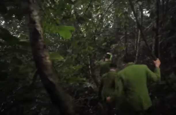 Sau quá trình rà soát, điều tra, lực lượng Công an xác định đối tượng gây án là Ma Seo Chứ nhưng truy bắt vô cùng phức tạp bởi địa hình rừng sâu, núi cao, đối tượng thông thuộc địa bàn. Từ năm 2000 đến 2008, bất cứ khi nào nghe được tin người dân thông báo về đối tượng Chứ, lực lượng công an lại lên đường. Hàng nghìn lượt cán bộ công an, dân quân… tham gia truy bắt nhưng đều thất bại. 